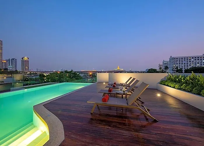 We Riverfront Hotel 4*