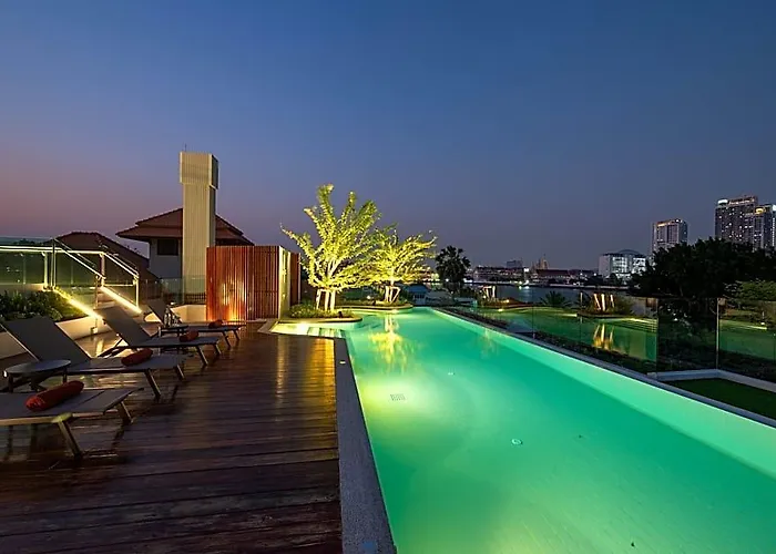 We Riverfront 4*