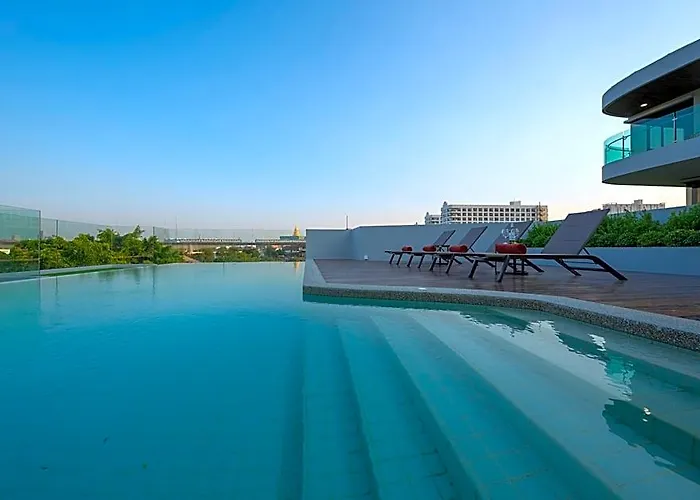Hotel We Riverfront