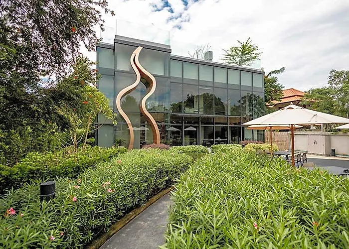 We Riverfront Hotel