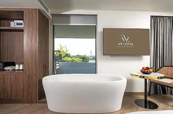 We Riverfront Hotel