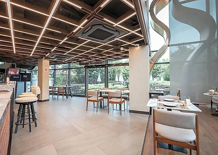 Hotel We Riverfront 4*