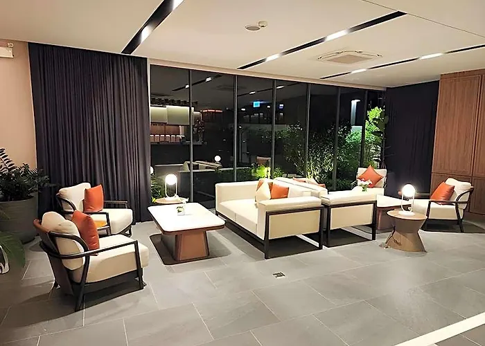 酒店 We Riverfront 4*